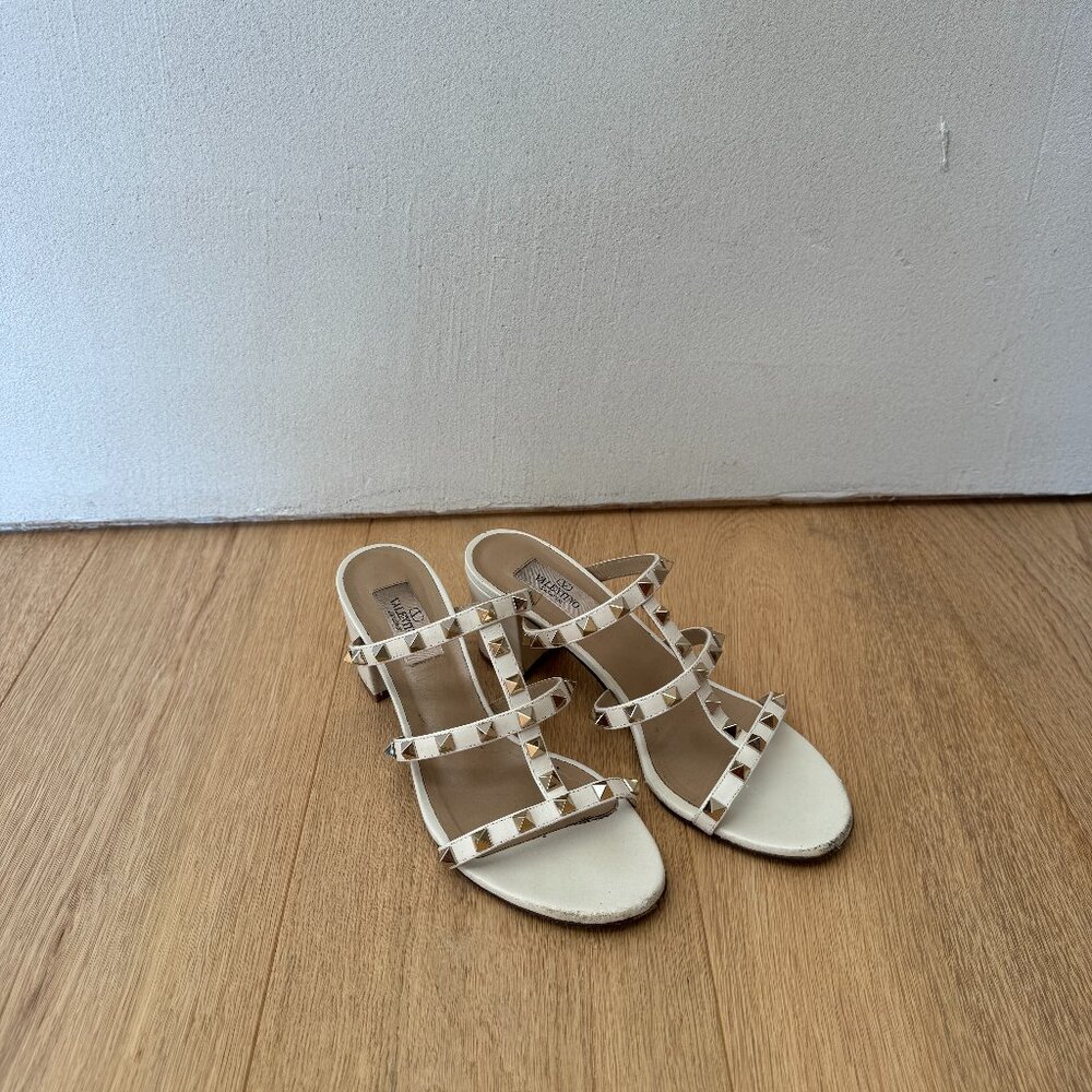 Valentino Garavani Off-White Rockstud Heeled Sandals Size 38